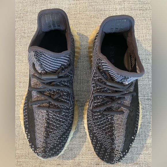 Yeezy 350 Boost - Picture 3 of 13